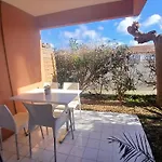 Le Primavea Rez-de-chaussee De Jardin Apartment